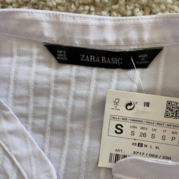 ZARA Top w/Ruffles - Picture 2 of 11